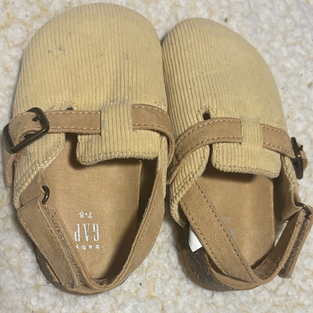 GAP Baby Tan Corduroy Walkers in great shape